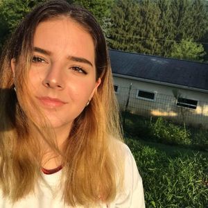 Meet your Posher, Valeria